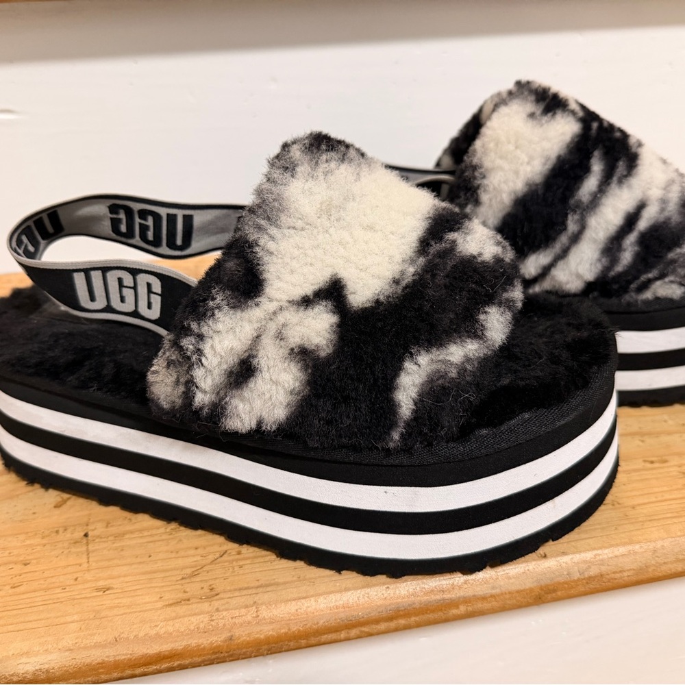 UGG Women's Black and Cream Fluffy Platform Slippers